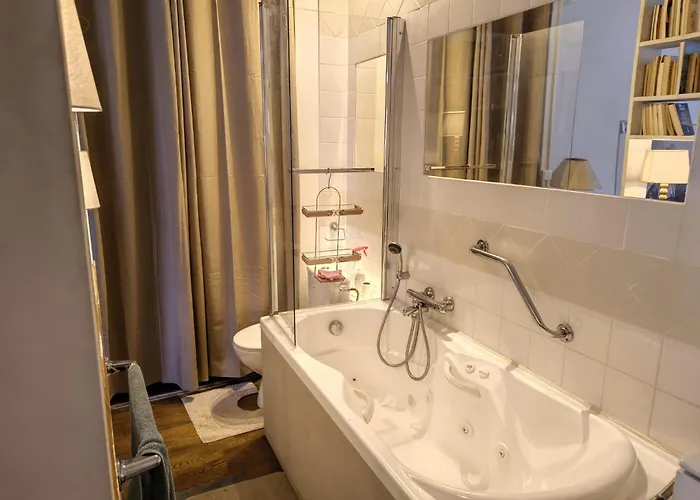 Hôtel accueillant les animaux: Maison Romane 1136