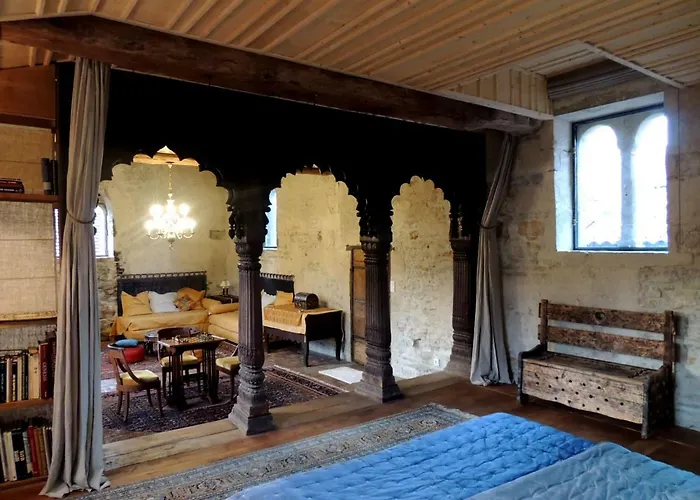 Hôtel accueillant les animaux: Maison Romane 1136